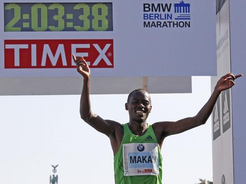 Patrick Makau, record mondial la maraton (2:03.38)