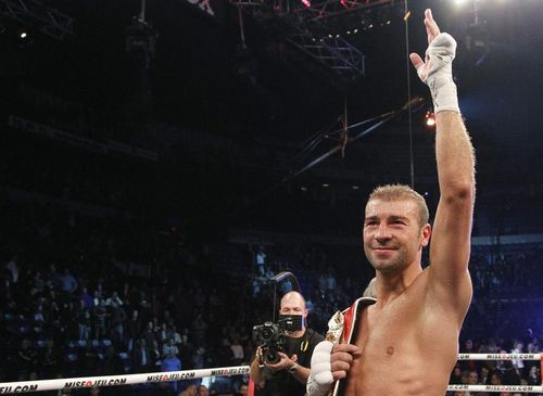 Lucian Bute, accidentat in victoria cu Johnson:  Sper sa nu fie fractura