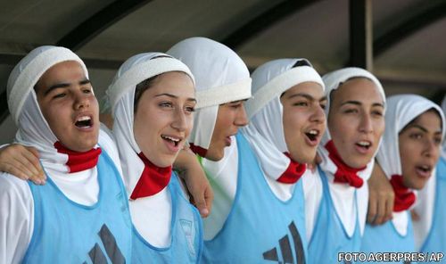 FIFA va decide in iulie daca femeile musulmane pot juca purtand pe cap hijabul