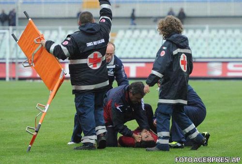 Fotbalistul Piermario Morosini, 25 de ani, a murit dupa ce a suferit un infarct pe teren, intr-un meci din liga secunda italiana