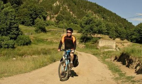 Kevin Rushby (jurnalist The Guardian): "Romania, o destinatie excelenta pentru cicloturismul in natura. Noptile sub cerul liber, in fan, au fost incantatoare"
