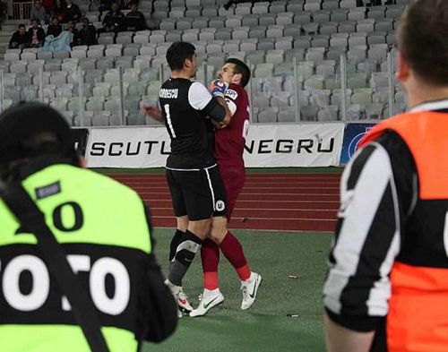 "U" - CFR Cluj 0-1/ Meci suspendat in minutul 25: Cadu si Bornescu - eliminati, dupa o bataie generala