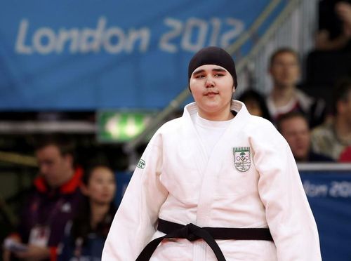 JO 2012   Judoka din Arabia Saudita, prima femeie saudita din istoria olimpica, s-a prezentat pe tatami cu capul acoperit