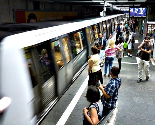 Metroul va avea program prelungit joi, pentru meciul Romania - Finlanda