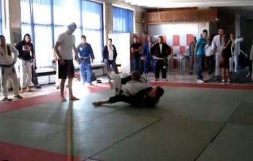 ​VIDEO Superexecutie De ce Brazilian Jiu Jitsu este spectaculos