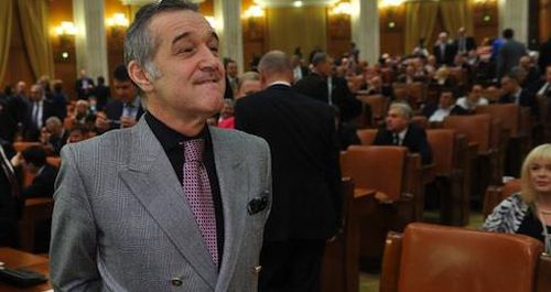 George Becali poate pastra numele clubului Steaua Bucuresti, a decis instanta; decizia nu este definitiva