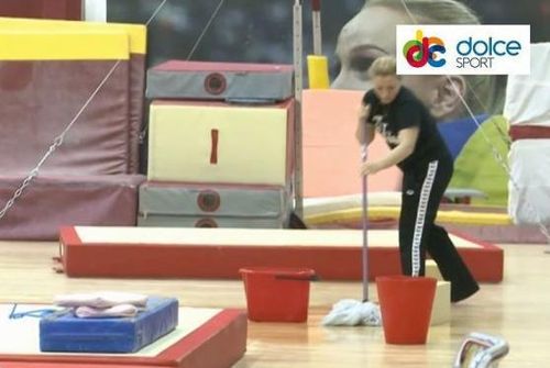 VIDEO In sala de gimnastica de la Izvorani ploua; constructia a costat aproape un milion de euro