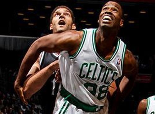 Jason Collins (jucator NBA, a recunoscut ca este homosexual) - mina de aur pentru Nike/ Patron Dallas Mavericks: "Aceasta piata genereaza anual venituri de miliarde de dolari in SUA" 