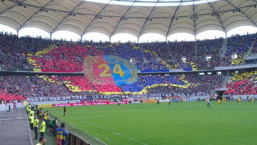 FOTOGALERIE UPDATE Steaua vs FC Brasov 4-0: Sarbatoarea titlului - Coregrafie impresionanta a suporterilor ros-albastri/Spectacol in Piata Constitutiei/ Nimeni nu scandeaza pro Becali