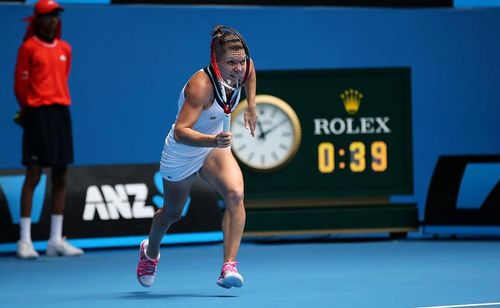 Simona Halep explica infrangerea clara cu Cibulkova: "Am avut emotii prea mari, nu am putut sa le stapanesc"