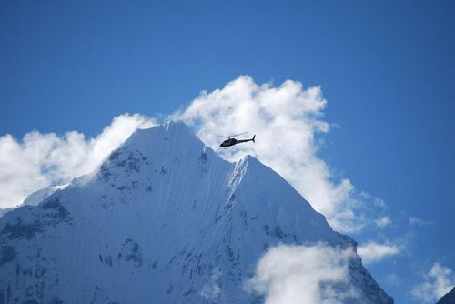 Nepalul investigheaza daca singura alpinista ce a urcat anul acesta Everestul pe ruta sudica s-a ajutat de un elicopter pentru a depasi o portiune foarte grea