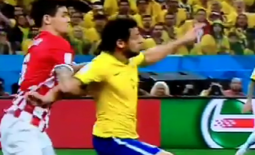 VIDEO Intrebarea zilei: A fost sau nu penalti pentru Brazilia?