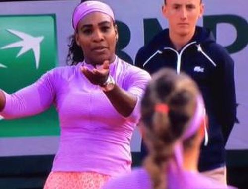 VIDEO Roland Garros: Serena Williams si Victoria Azarenka s-au contrat pe teren, in urma unui punct disputat