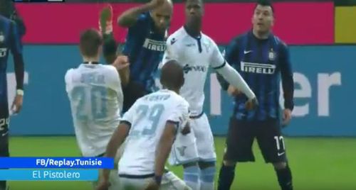 VIDEO Felipe Melo, suspendat trei meciuri dupa ce l-a lovit in fata, cu crampoanele, pe Lucas Biglia