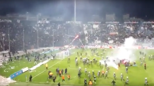 VIDEO Cupa Greciei a fost anulata dupa incidentele de la semifinala PAOK-Olympiacos