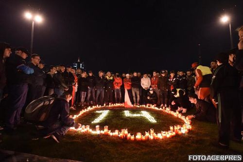 Suporterii si fotbalistii dinamovisti au aprins lumanari pe gazon in locul in care a murit Patrick Ekeng