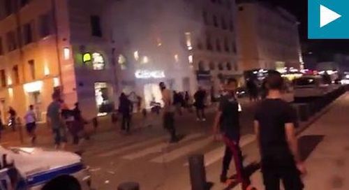 VIDEO Euro 2016: Primul incident - Bataie intre fanii englezi si politistii francezi - "ISIS, unde esti?", scandarea britanicilor 