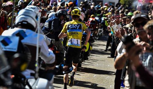 VIDEO UPDATE Turul Frantei: Thomas De Gendt a castigat o etapa nebuna - Organizatorii ii dau inapoi tricoul galben lui Chris Froome, dupa un incident provocat de o motocicleta