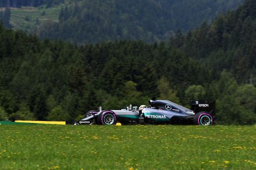 F1: Lewis Hamilton, pole-position in Marele Premiu al Austriei