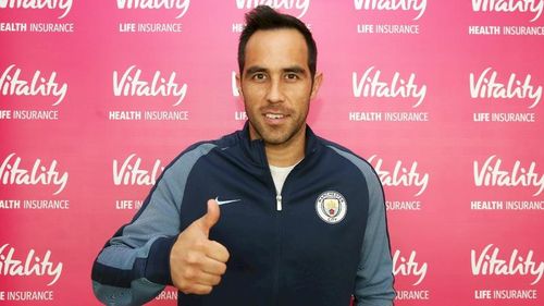 Claudio Bravo a semnat un contract pe patru sezoane cu Manchester City