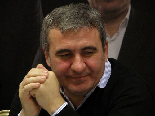 Liga I Viitorul a invins in deplasare Astra, scor 2-1 si se distanteaza in fruntea clasamentului. Oaspetii au ratat doua penaltiuri, gazdele unul