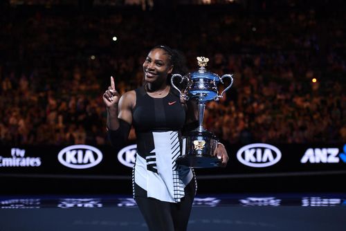 VIDEO Australian Open: Serena Williams vs Venus Williams 6-4, 6-4/ Serena, invingatoare la Melbourne; Americanca revine pe primul loc in ierarhia mondiala