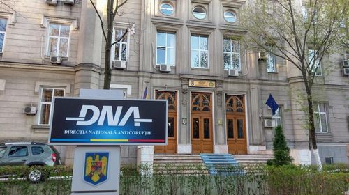 Dosarul "Valiza" la indigo: Oficiali de la UTA Arad, trimiși în judecată de DNA după ce ar fi încercat să mituiască jucătorii altor echipe