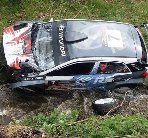 Pilotul si copilotul unei masini participante la Raliul Transilvaniei, la spital in urma unui grav accident