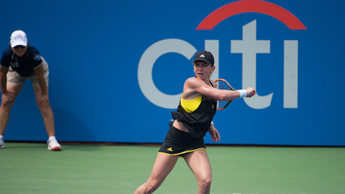 WTA Washington: Simona Halep vs Ekaterina Makarova 6-2, 3-6, 0-1/ Halep a abandonat in sferturi din cauza caldurii excesive - Romanca a cerut interventia medicului in debutul setului decisiv