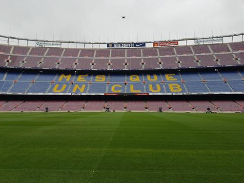 FC Barcelona vs Olympiakos: Banner urias pe Camp Nou pentru apel la dialog in criza catalana