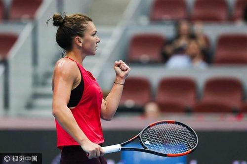 VIDEO WTA Beijing: Simona Halep vs Maria Sharapova 6-2, 6-2/ Prima victorie impotriva Sharapovei - Zambetul succesului, nepretuit