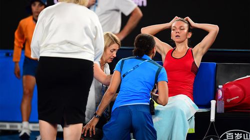 VIDEO Blestemul finalelor: Simona Halep, invinsa dramatic in ultimul act de la Australian Open de Caroline Wozniacki 6-7(2), 6-3, 4-6