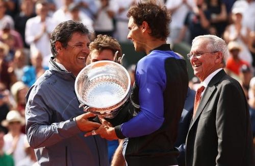 Povestea unei lovituri de succes - Toni Nadal: "Nu am fost de acord cu forehandul peste cap al lui Rafa. Am văzut cum se antrena Federer și am învățat"