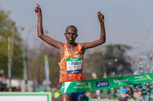 Kenyanul Paul Lonyangata a câştigat pentru a doua oară consecutiv maratonul de la Paris