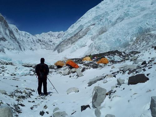 Alpinistul român Horia Colibăşanu şi doi camarazi, surprinşi de o avalanşă pe Dhaulagiri, în Himalaya