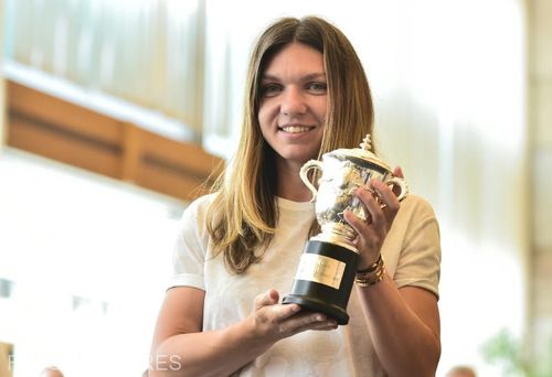 Simona Halep a revenit în țară, după victoria de la Roland Garros: "Cel mai frumos moment al carierei şi al vieţii mele - când s-a cântat imnul României"