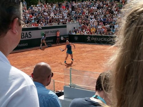 Cronică de la fața locului: Simona Halep, bronzul de Paris și accesul în a doua săptămână de la Roland Garros