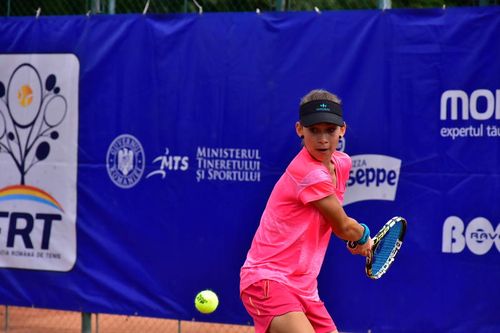 Tennis World USA: Alexandra Petric (14 ani) a câștigat primul său meci disputat în circuitul profesionist