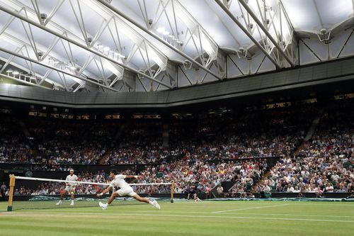 ​Wimbledon: Semifinala dintre Djokovic și Nadal se va relua sâmbătă - Sârbul conduce cu 2-1 la seturi