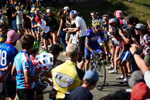 Turul Franței: Julian Alaphilippe (Quick-Step) a câștigat etapa a zecea - Greg Van Avermaet se menține tricou galben