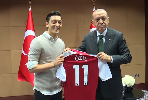 Președintele turc Recep Tayyip Erdogan salută decizia lui Mesut Ozil de a se retrage din naționala Germaniei