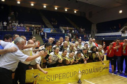 Handbal feminin: SCM Râmnicu Vâlcea a câștigat în premieră Supercupa României (33-31 cu CSM București)