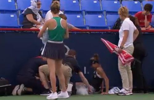 Buzărnescu ar fi suferit o entorsă la gleznă/ Svitolina îi 
acuză pe organizatorii Rogers Cup că s-a intervenit cu întârziere la 
accidentarea Mihaelei