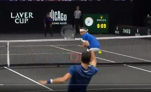 ​VIDEO Faza zilei: Novak Djokovic l-a lovit pe Roger Federer: "Cred că mi s-a oprit inima vreo trei secunde"