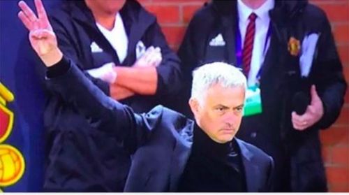 FOTO Nu s-a putut abține: Jose Mourinho și semnul prin care le-a răspuns suporterilor lui Juventus care îl insultau