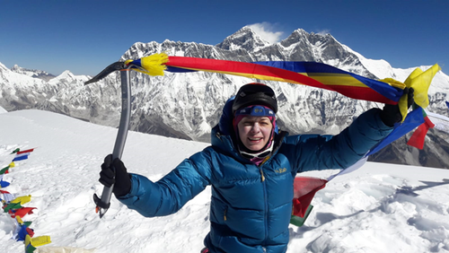 Alpinism: Laura Mareș, prima româncă pe vârful Ama Dablam (6.812 metri) din Himalaya