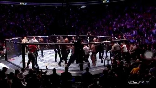 ​VIDEO UFC 229: Încăierare incredibilă în Las Vegas, după ce Khabib Nurmagomedov l-a învins pe Conor McGregor