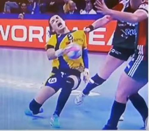 Cristina Neagu a suferit o ruptură de ligamente. Va lipsi cel puțin șase luni