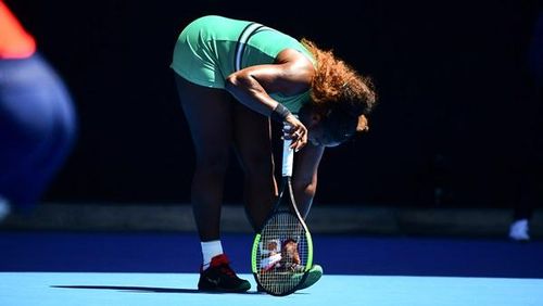 VIDEO Momentul în care Serena Williams se accidentează la gleznă - Conducea cu 5-1 în decisiv și avea minge de meci