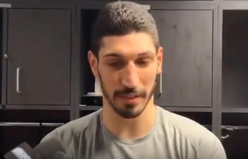 ​VIDEO Enes Kanter nu face deplasarea la Londra pentru un meci cu Washington Wizards: "Nu merg din cauza acelui nebun, preşedintele Turciei. Sunt şanse să fiu ucis acolo"